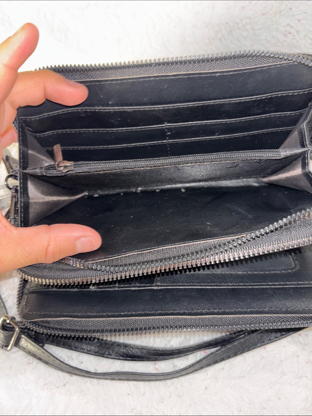 Sam & Hadley
Wallet-On-A-String - Picture 6 of 8